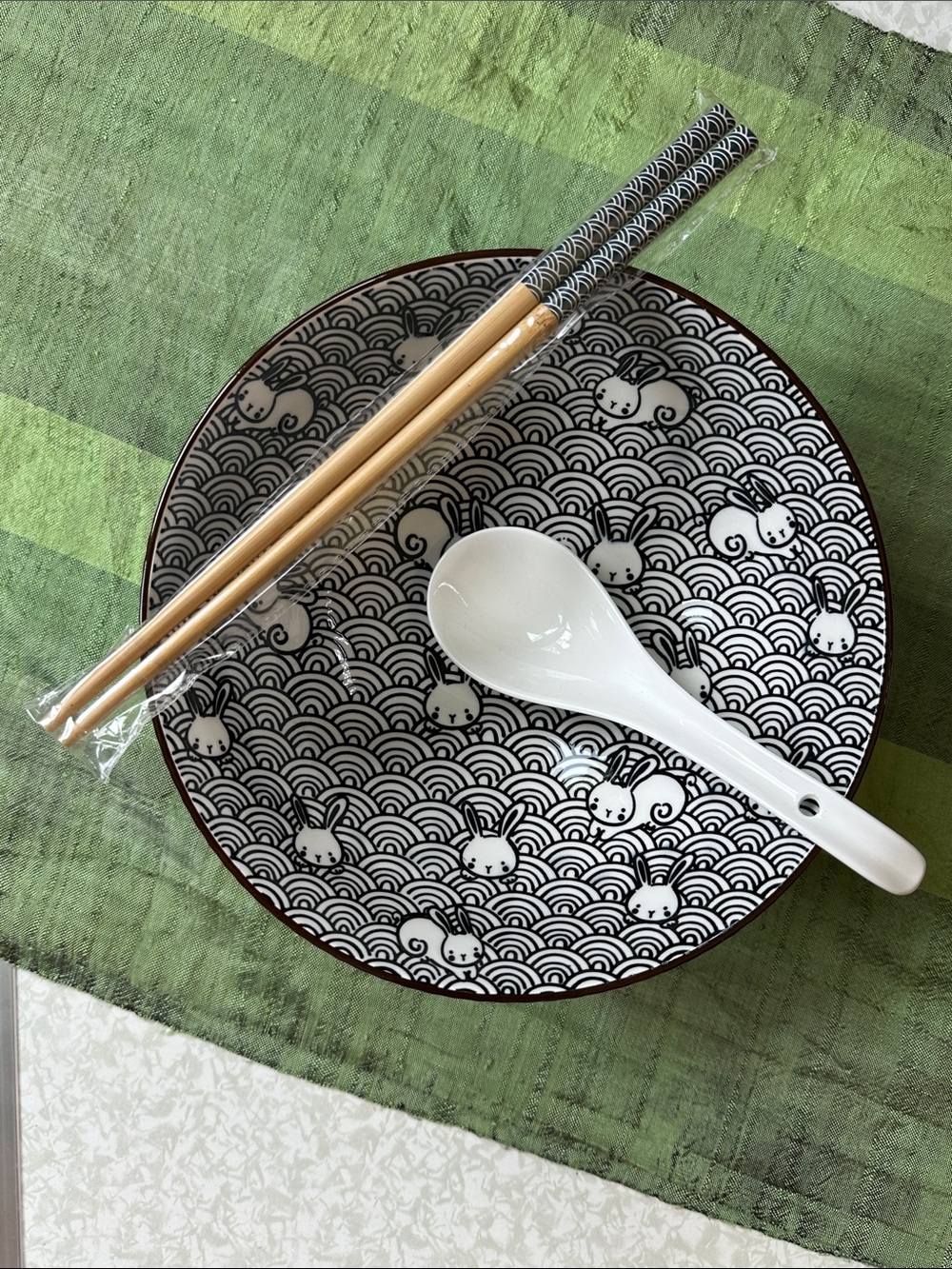 NWOT SH Home Bunnies Ramen Set Stoneware
